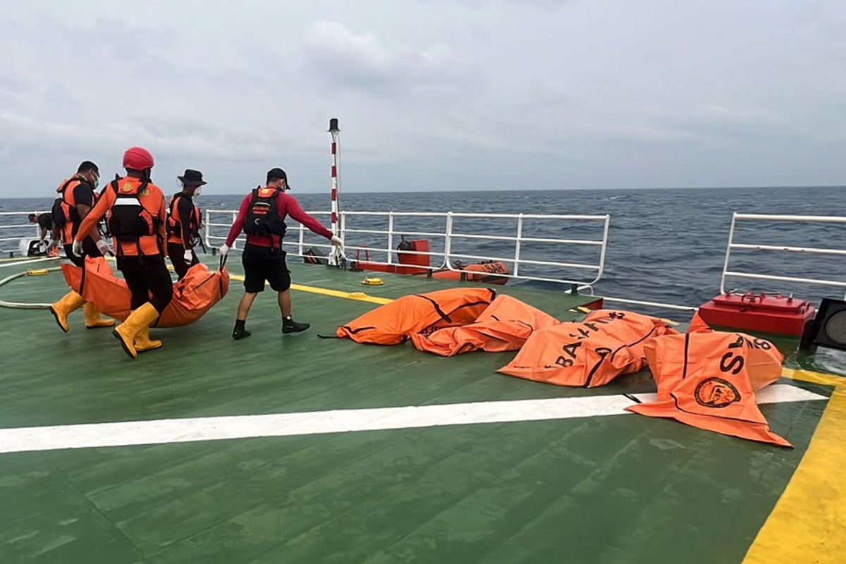 Indonesian Divers Recover 52 Bodies from Sinking Ferry, 83 Still Missing