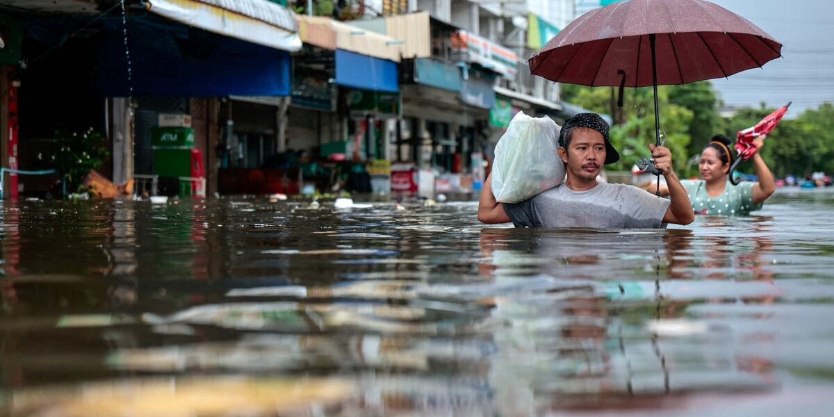 Thailand Announces Public Holiday as Bangkok Struggles with Severe Flooding Thailand Announces Public Holiday as Bangkok Struggles with Severe Flooding
