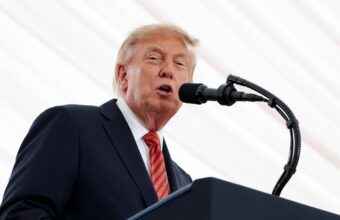Trump Suggests He Could Resolve UK-Argentina Falkland Islands Dispute