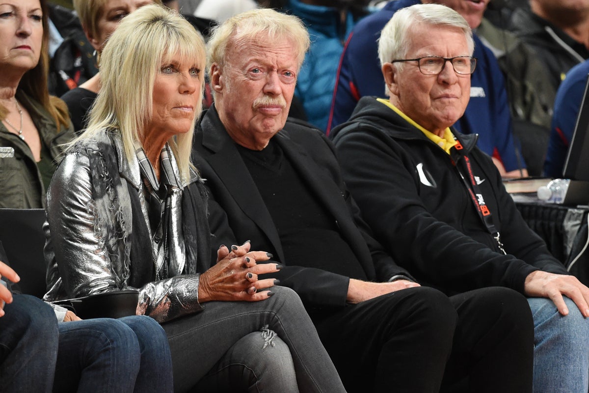 Nike Founder Phil Knight Pours  Billion into University of Oregon for New Engineering College