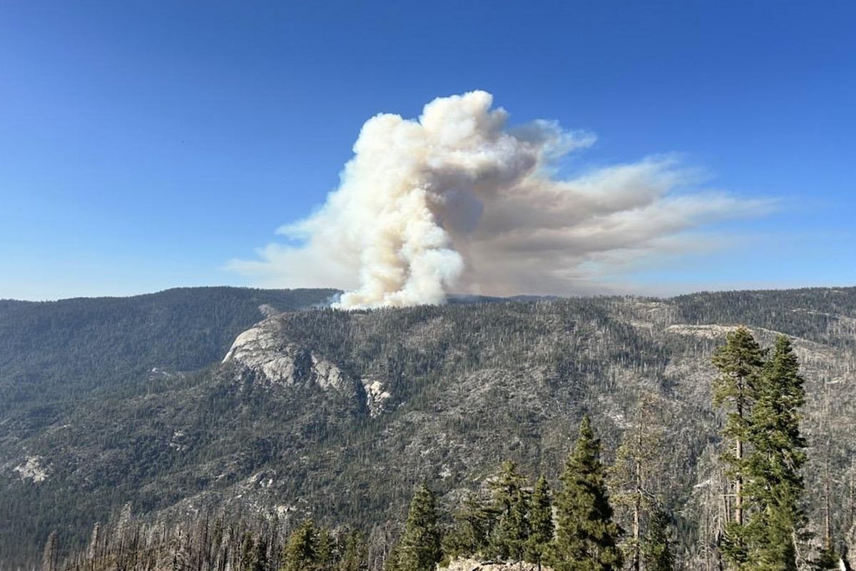 Two Helicopter Pilots Killed in Yosemite Fire Crash, Officials Confirm Two Helicopter Pilots Killed in Yosemite Fire Crash, Officials Confirm