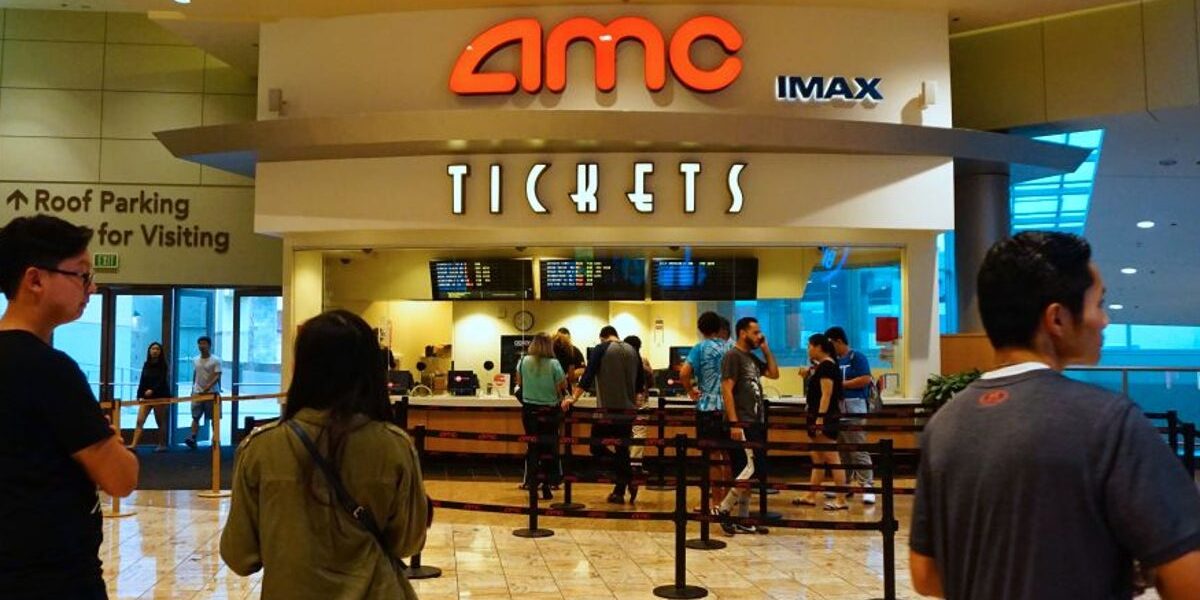 Americans Spend Heavily on Entertainment, Retail Sectors See Strong Gains in August Americans Spend Heavily on Entertainment, Retail Sectors See Strong Gains in August