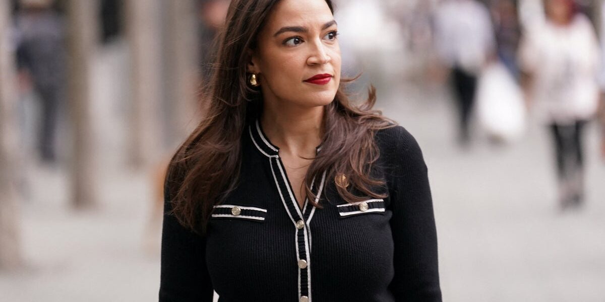 AOC Advised to Avoid Swing States Ahead of Midterms, Report Says