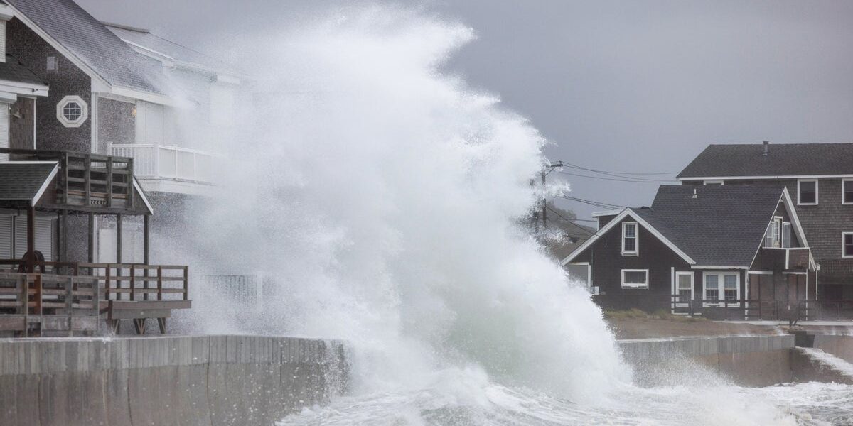 One Dead as Nor’easter Continues to Flood East Coast with Strong Winds