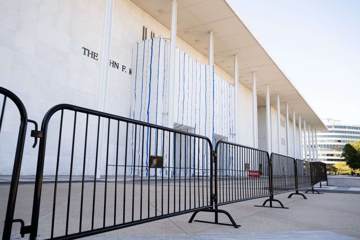 Kennedy Center Closure Sparks Demolition Fears Amid Legal Battle Over Trump Takeover