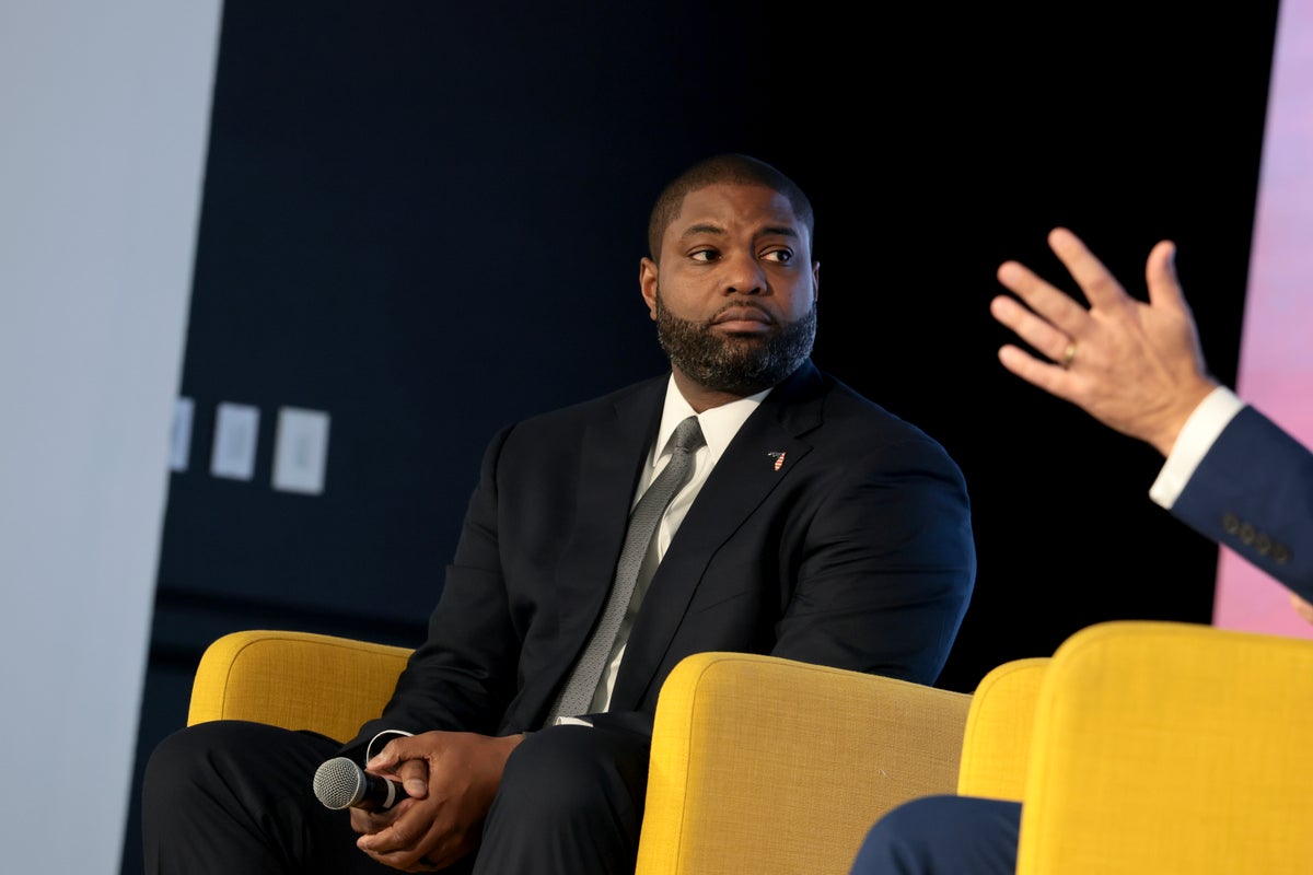 Republican Candidate Stripped Trump Endorsement From Website, Faces Community Note Backlash Republican Candidate Stripped Trump Endorsement From Website, Faces Community Note Backlash
