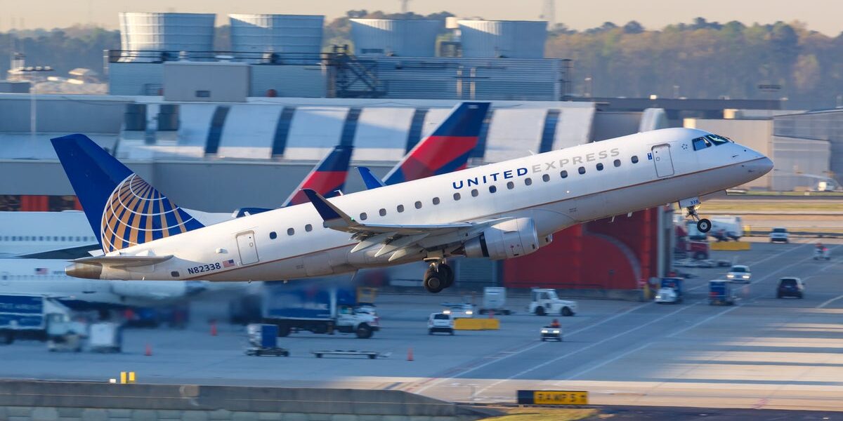 Mesa Airlines Flight Makes Emergency U-Turn in Houston After Cockpit Windshield Cracks