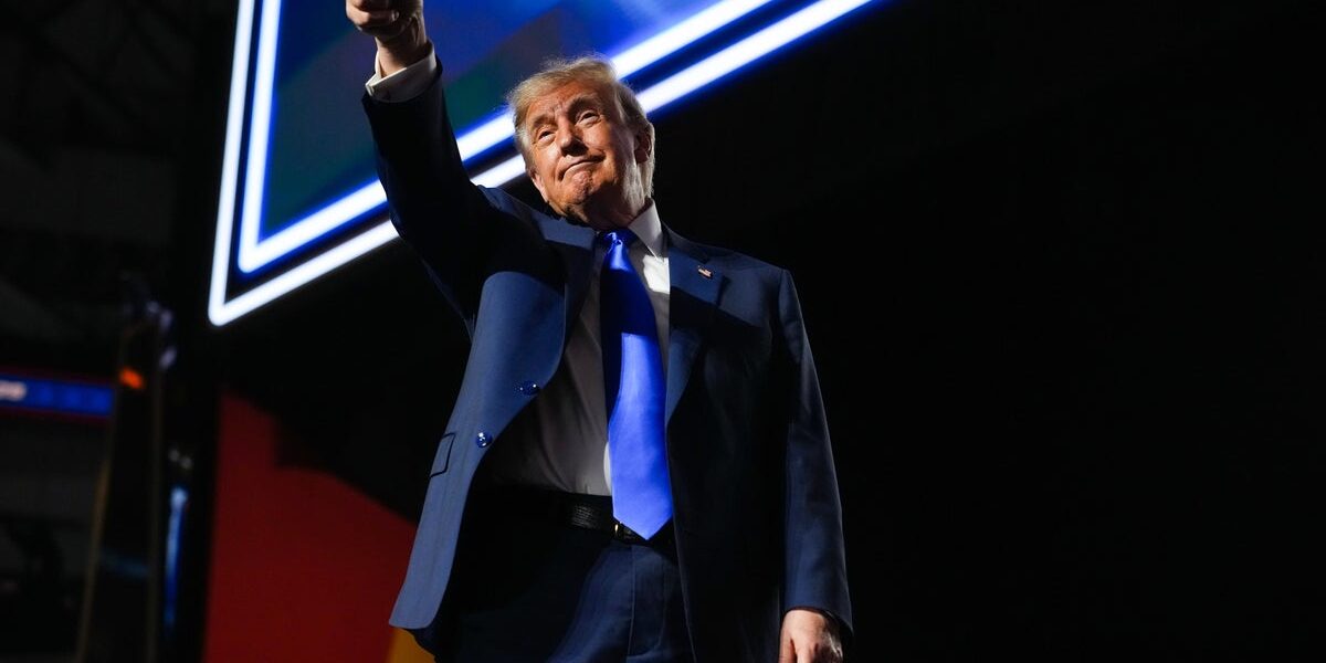 Trump’s Texas Midterm Rally Backfires as Democratic Support Surges in New Polls