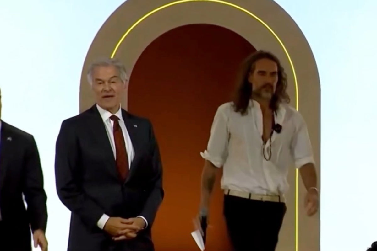 Russell Brand and Dr. Oz Face Backlash Over Joke About Hugging Trump Cabinet Member Russell Brand and Dr. Oz Face Backlash Over Joke About Hugging Trump Cabinet Member