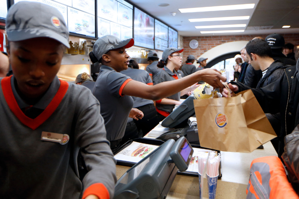 Fast-Food Giants Reinvest in Human Interaction as AI Adoption Slows Fast-Food Giants Reinvest in Human Interaction as AI Adoption Slows