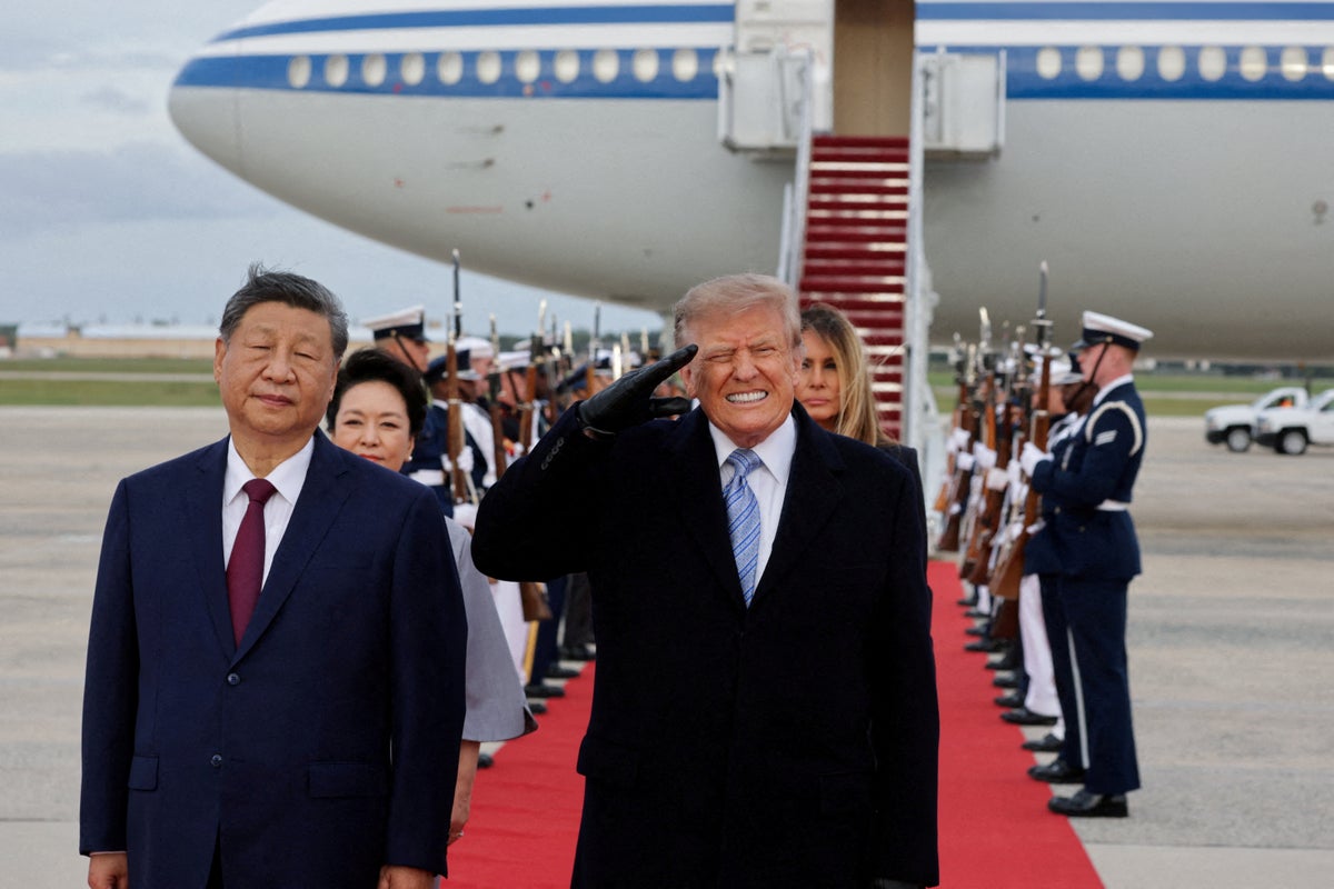 Trump Faces Mockery Over Resurfaced 2012 Tweet Criticizing Obama for Hosting Xi Jinping Trump Faces Mockery Over Resurfaced 2012 Tweet Criticizing Obama for Hosting Xi Jinping