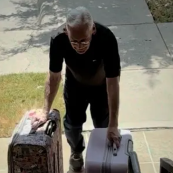 Texas Man’s Grueling Luggage Work for Wife’s Cancer Care Sparks Community Support Texas Man’s Grueling Luggage Work for Wife’s Cancer Care Sparks Community Support