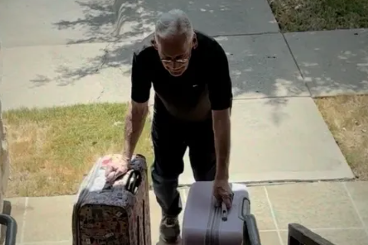 Texas Man’s Grueling Luggage Work for Wife’s Cancer Care Sparks Community Support Texas Man’s Grueling Luggage Work for Wife’s Cancer Care Sparks Community Support