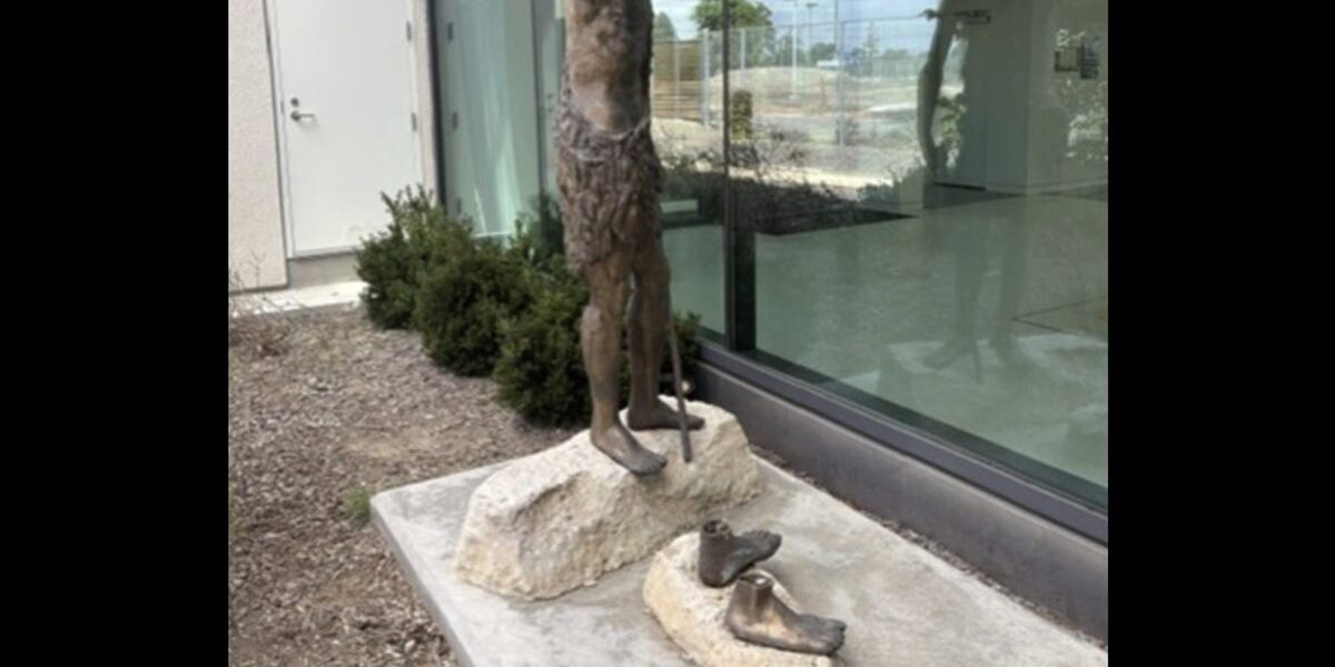 Cops Hunt for Stolen K Bronze Jesus Statue in Southern California Cops Hunt for Stolen K Bronze Jesus Statue in Southern California
