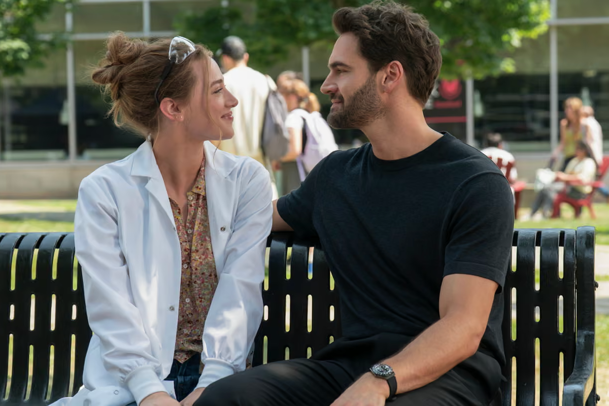 Rom-Com Adaptation of Star Wars Fan Fiction Earns Mixed Reviews Rom-Com Adaptation of Star Wars Fan Fiction Earns Mixed Reviews