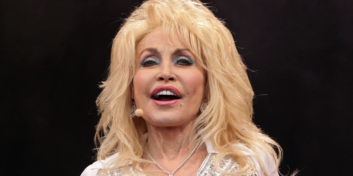 Dolly Parton to Posthumously Feature on U2’s New Album ‘Carnaval De Luz’ Dolly Parton to Posthumously Feature on U2’s New Album ‘Carnaval De Luz’