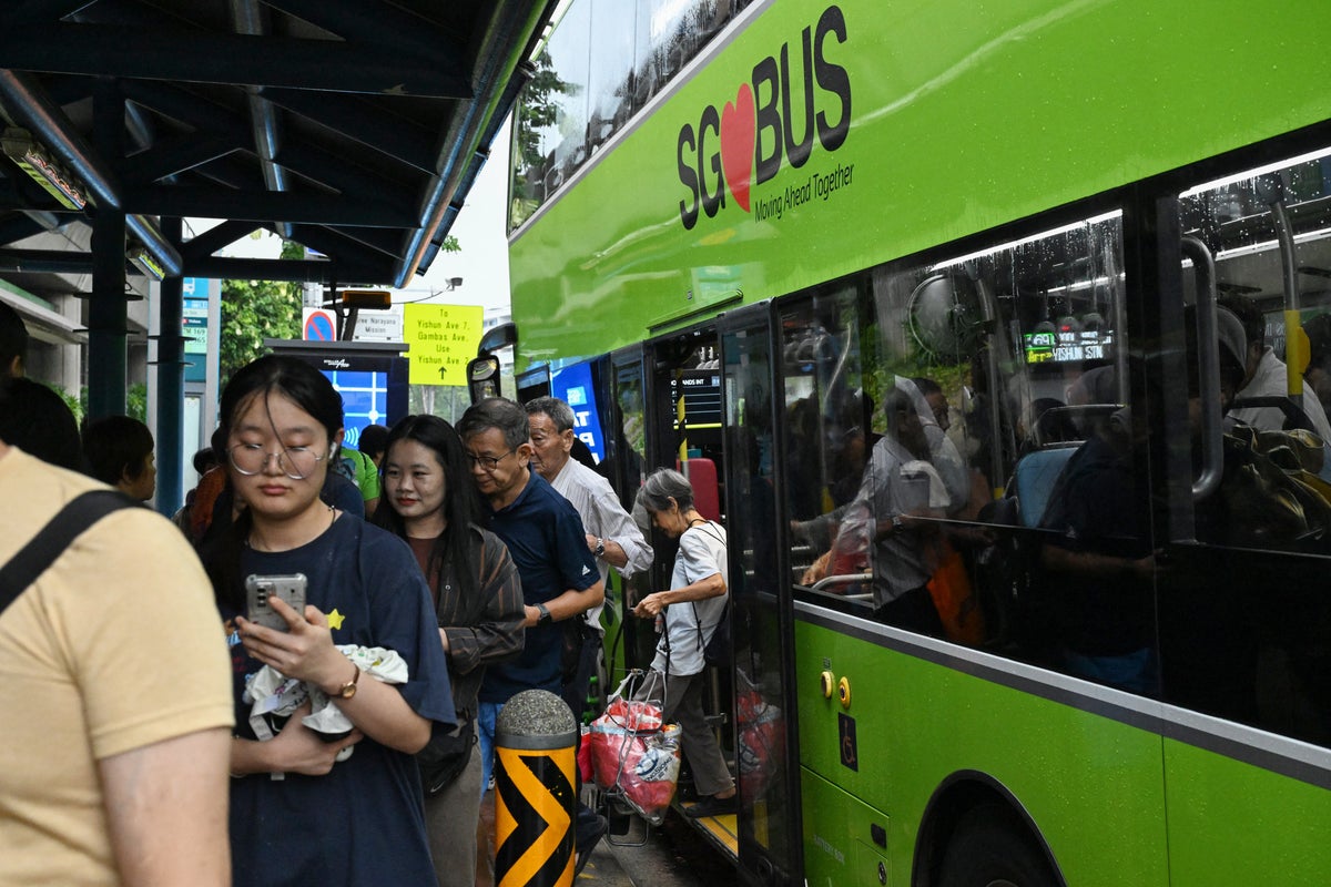 Singapore Imposes £294 Fines for Loud Music on Buses Singapore Imposes £294 Fines for Loud Music on Buses
