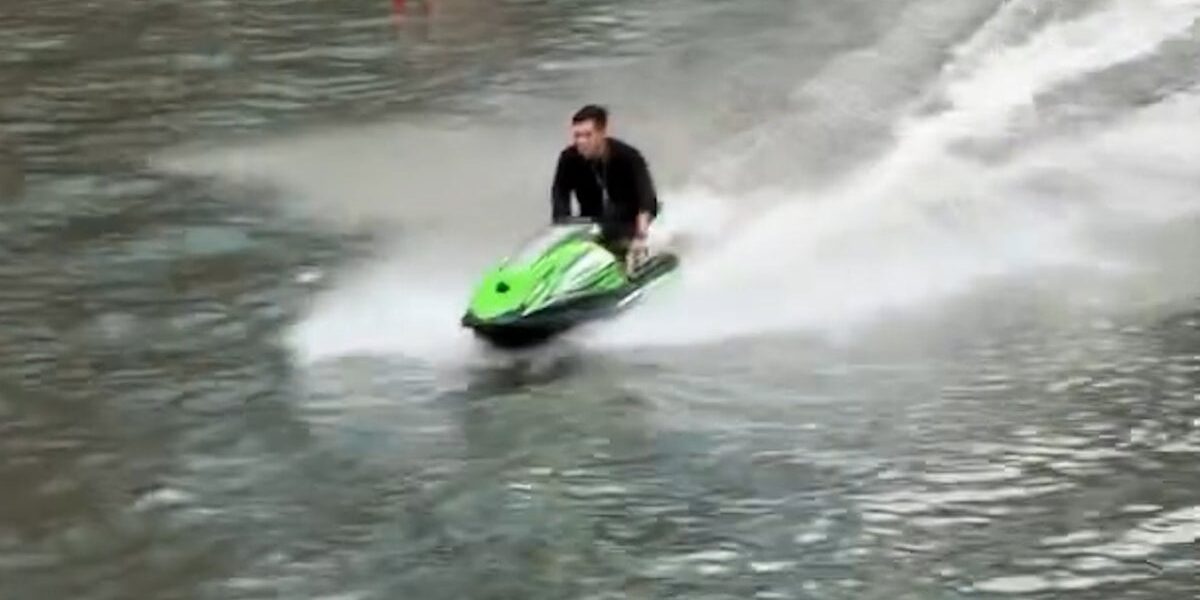 Man Faces Suspension After Jet Ski Stunt in Flooded Bangkok Streets Man Faces Suspension After Jet Ski Stunt in Flooded Bangkok Streets