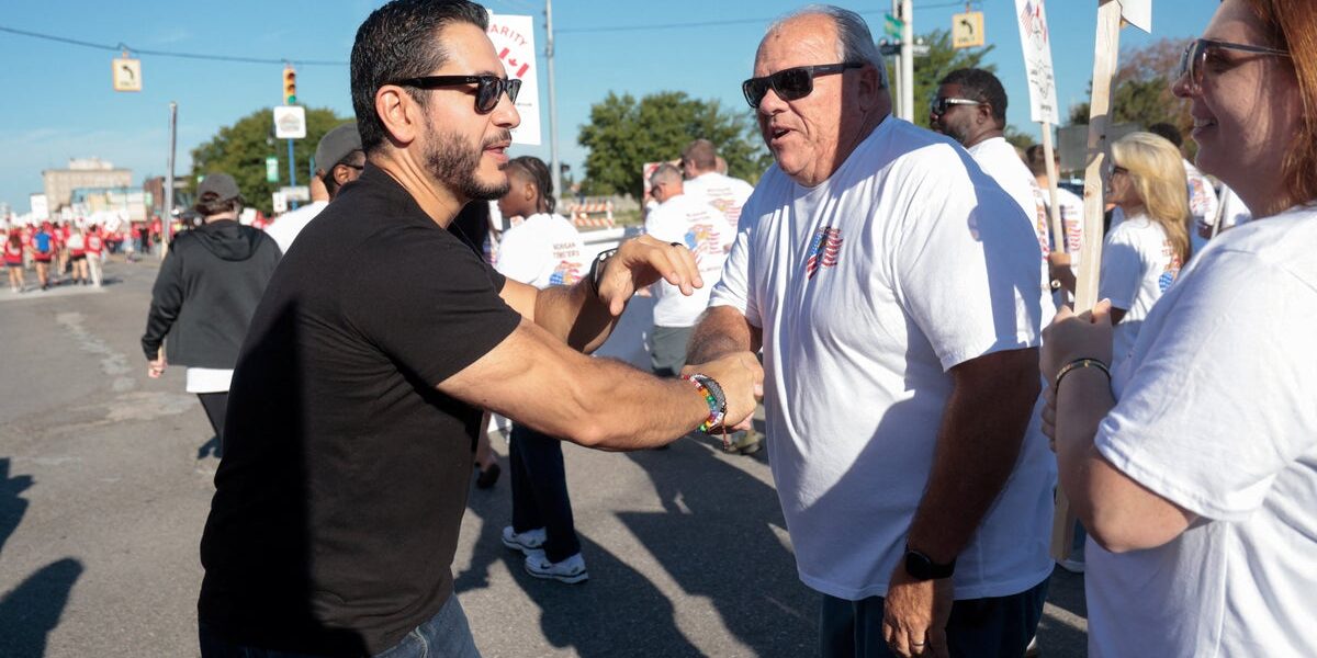 Tucker Carlson Endorses Abdul El-Sayed in Michigan Senate Race Amid Islamophobic Attacks Tucker Carlson Endorses Abdul El-Sayed in Michigan Senate Race Amid Islamophobic Attacks