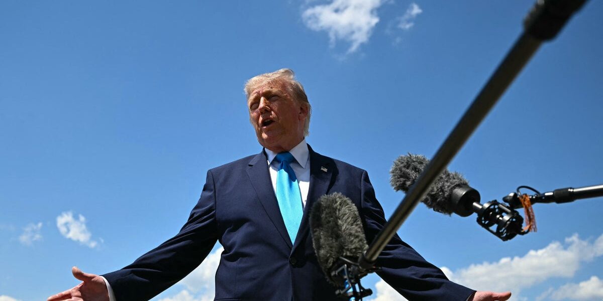 White House Faces Backlash for Promoting News App Amid Trump’s Media Ban White House Faces Backlash for Promoting News App Amid Trump’s Media Ban