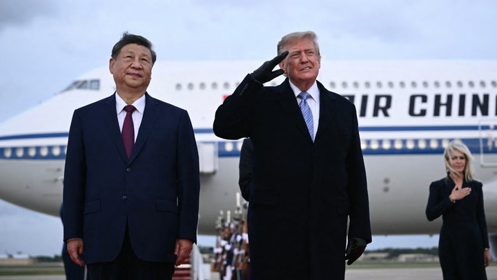 Trump Flinches During Xi’s Welcome Jet Flyover in Maryland Trump Flinches During Xi’s Welcome Jet Flyover in Maryland