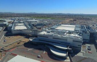 3 Injured as Bee Swarm Overwhelms Arizona Tech Campus 3 Injured as Bee Swarm Overwhelms Arizona Tech Campus