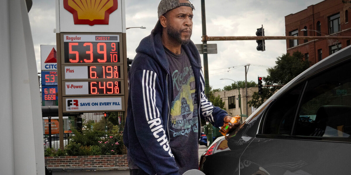 Gas Prices Near Year-Long High as Midterms Loom Gas Prices Near Year-Long High as Midterms Loom