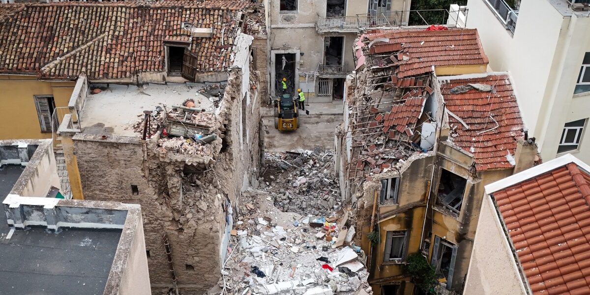 Six Victims Recovered from Collapsed Building Near Acropolis in Greece Six Victims Recovered from Collapsed Building Near Acropolis in Greece