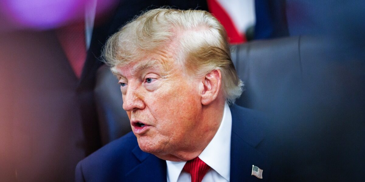 Trump Approval Ratings Drop, ICE Officer Shoots Man in Texas: Morning Rundown Trump Approval Ratings Drop, ICE Officer Shoots Man in Texas: Morning Rundown