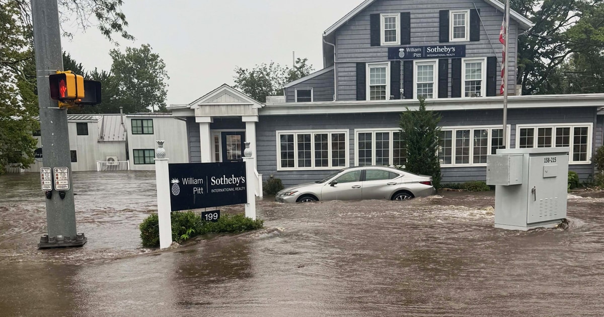Severe Flooding Disrupts Commutes and Closes Airports in Coastal Northeast Severe Flooding Disrupts Commutes and Closes Airports in Coastal Northeast