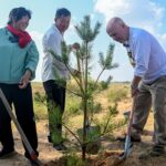American Teacher’s ,000 Donation Transformed a Chinese Desert into a Forest