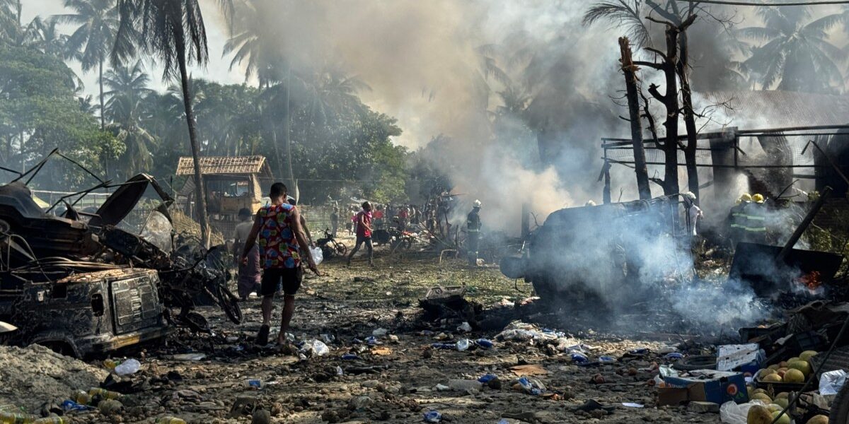 49 Killed in Airstrike Near Market in Myanmar’s Rakhine State 49 Killed in Airstrike Near Market in Myanmar’s Rakhine State