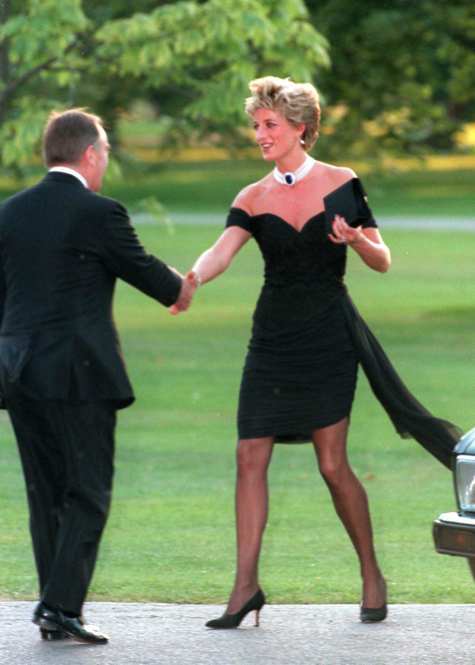 Princess Diana’s ‘Revenge Dress’ to Auction for Up to 0,000