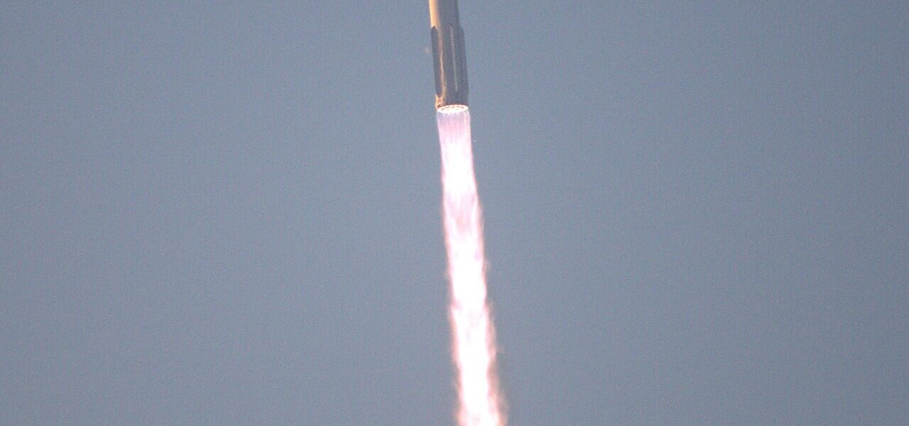 SpaceX’s Starship Reaches Orbit for First Time Before Exploding in Ocean