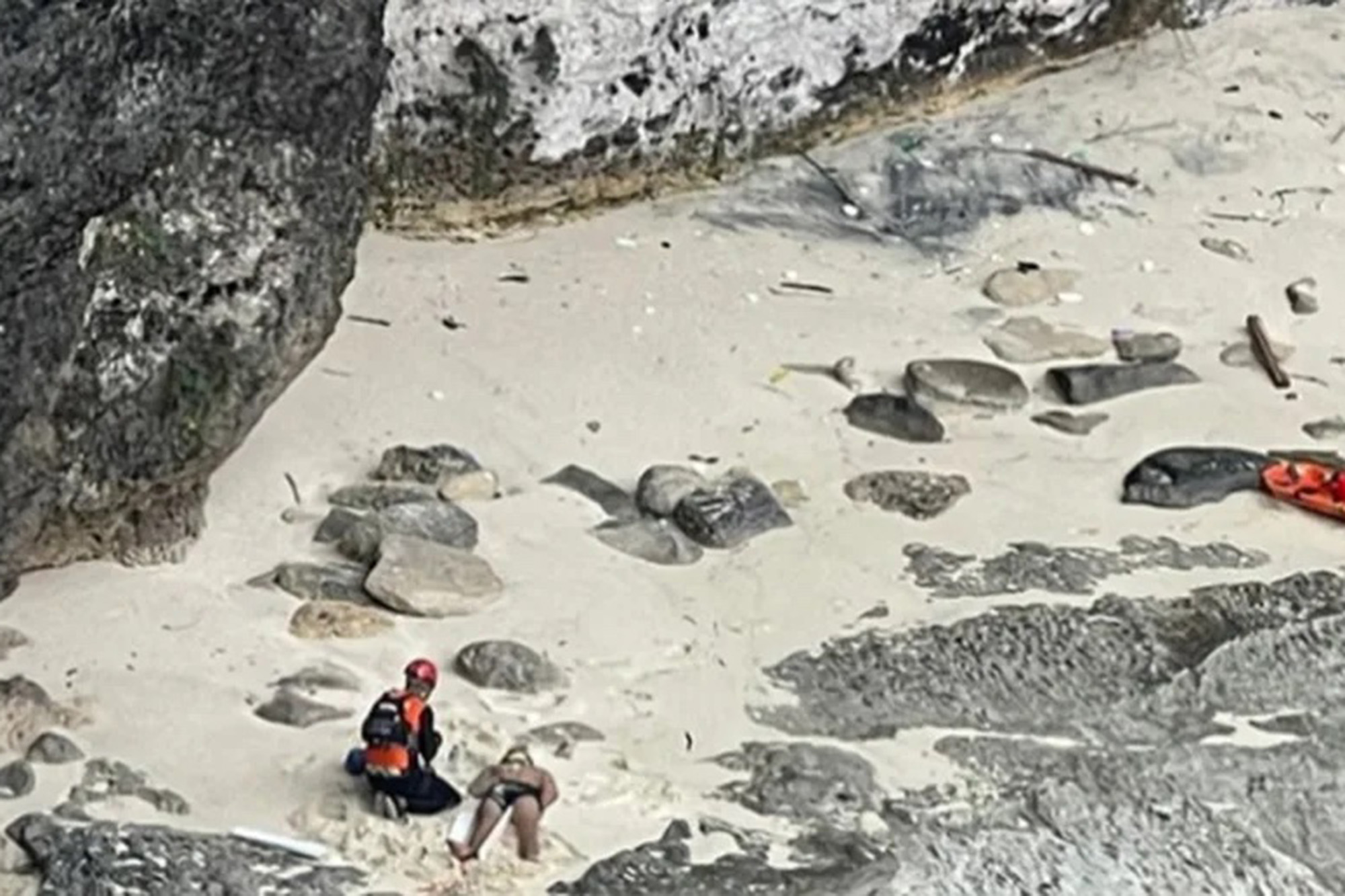 Australian Ecologist Dies After Cliff Fall at Bali’s Kelingking Beach