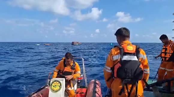 Indonesian Rescue Teams Struggle to Reach Capsized Ship as 129 Remain Missing