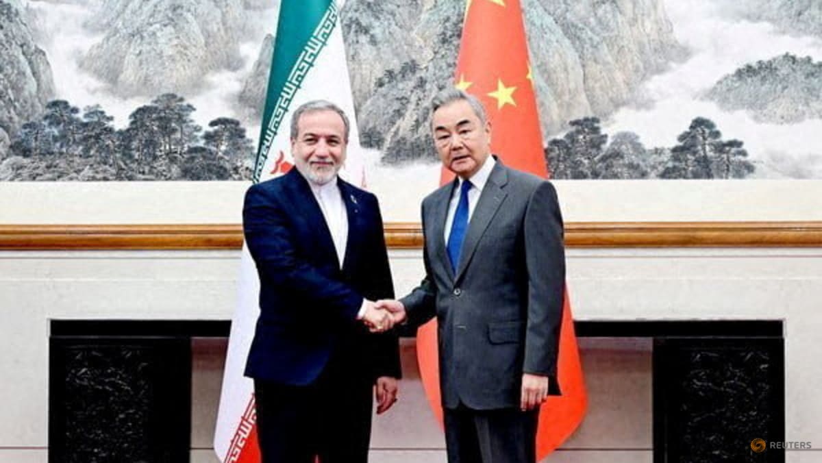 China’s Top Diplomat Calls for Iran-US Restraint and Dialogue China’s Top Diplomat Calls for Iran-US Restraint and Dialogue