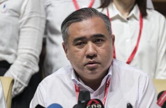 Anthony Loke to Stay as Transport Minister Until Najib Begins House Arrest