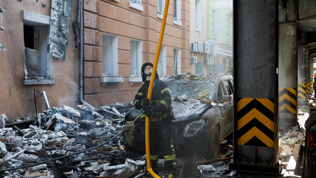 Russian Strikes Hit Ukraine, Injuring 7 and Damaging Key Infrastructure Russian Strikes Hit Ukraine, Injuring 7 and Damaging Key Infrastructure