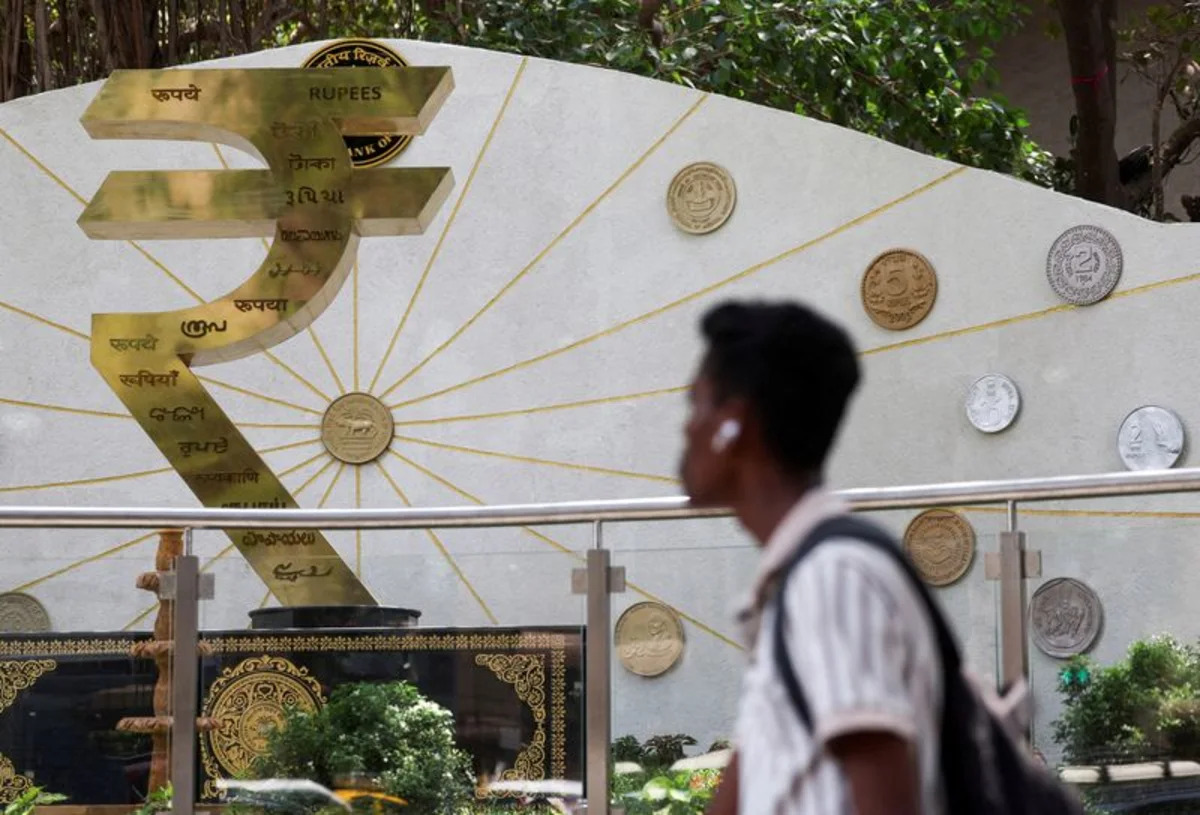 India’s Central Bank Suspected of Forex Market Intervention to Stabilize Rupee India’s Central Bank Suspected of Forex Market Intervention to Stabilize Rupee
