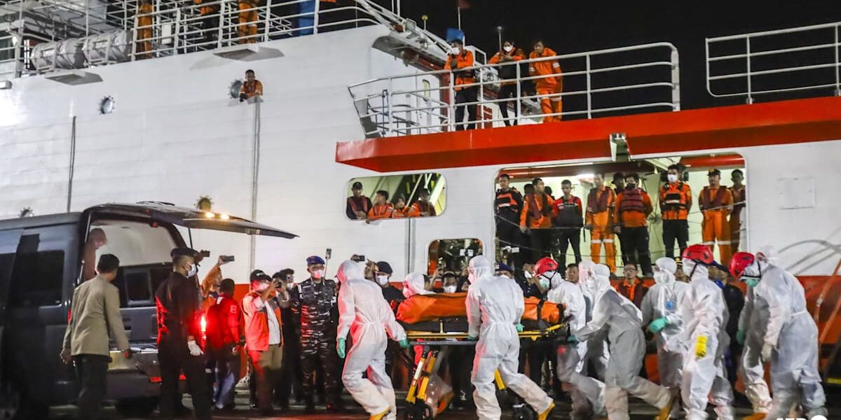 Indonesia Rescue Team Finds Another Victim from Sunk Passenger Ship Indonesia Rescue Team Finds Another Victim from Sunk Passenger Ship
