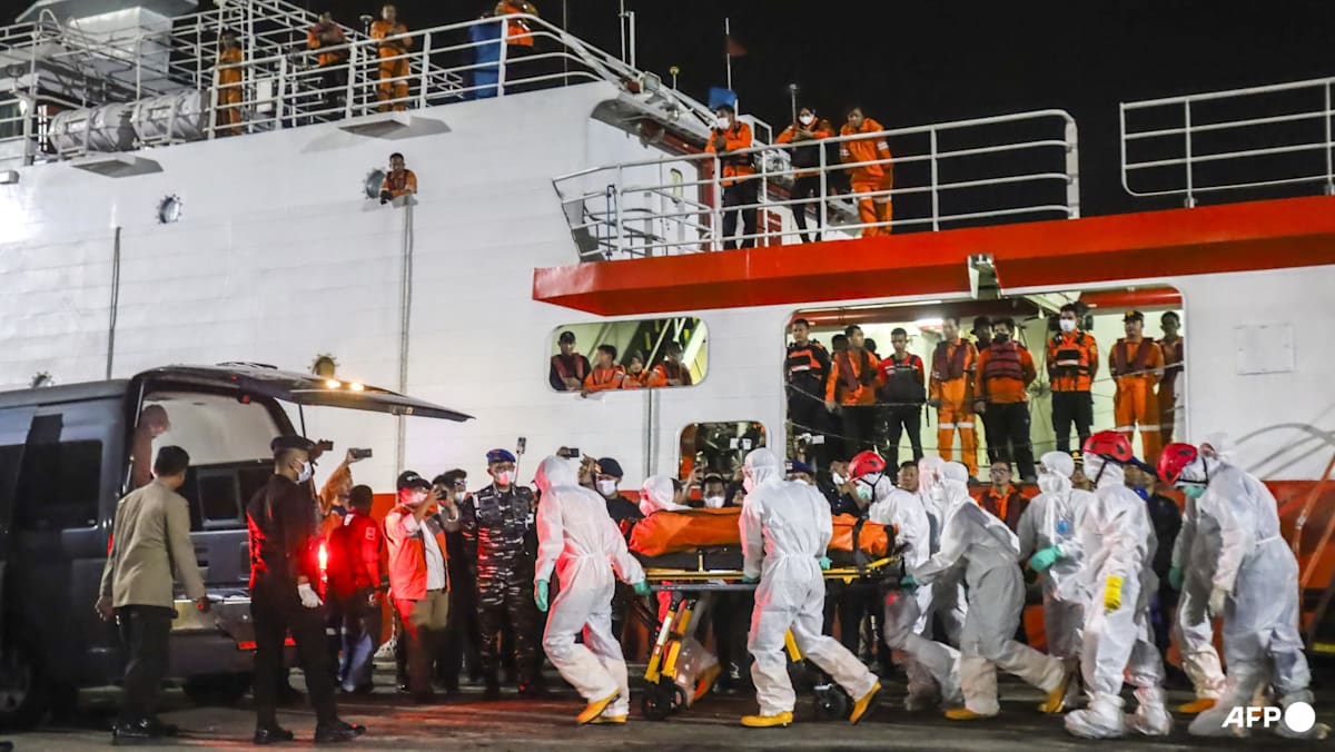 Indonesia Rescue Team Finds Another Victim from Sunk Passenger Ship Indonesia Rescue Team Finds Another Victim from Sunk Passenger Ship