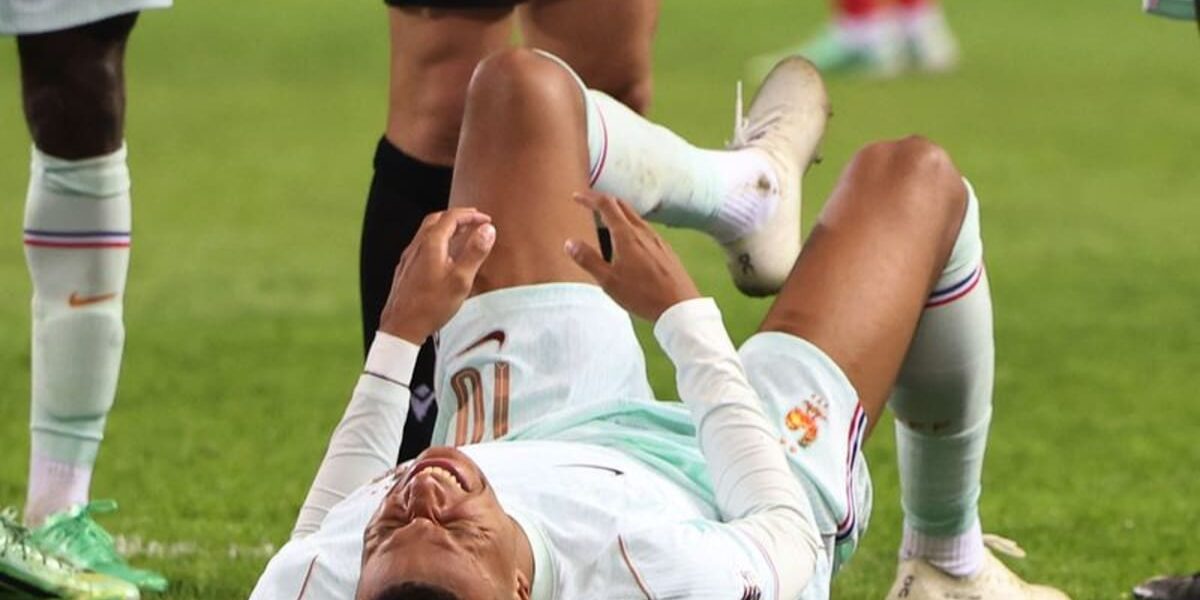 Mbappe Suffering from Knee Hyperextension After Nations League Win Mbappe Suffering from Knee Hyperextension After Nations League Win