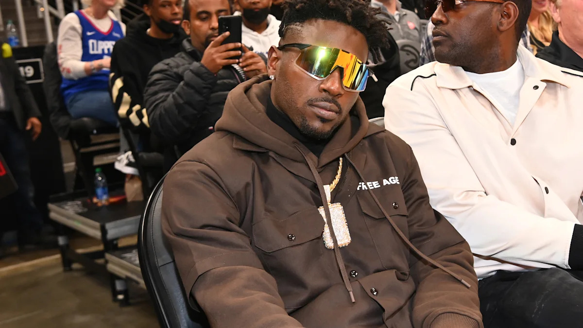 Antonio Brown to Accept Plea Deal, Avoid Prison in Attempted-Murder Case Antonio Brown to Accept Plea Deal, Avoid Prison in Attempted-Murder Case