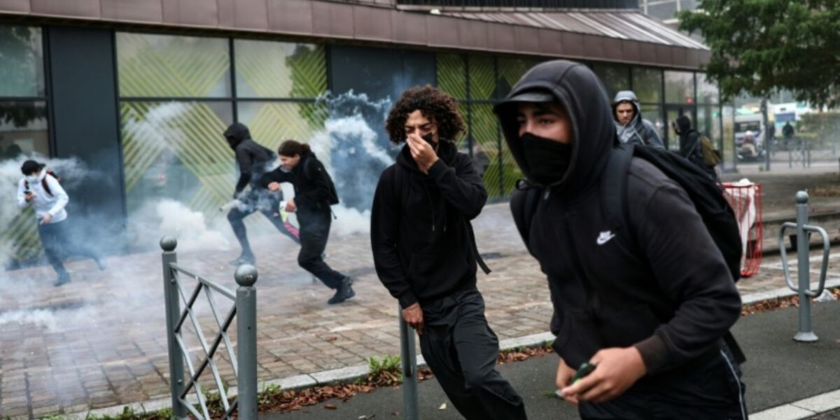 Dozens Injured in Nationwide French Student Protests Over School Conditions