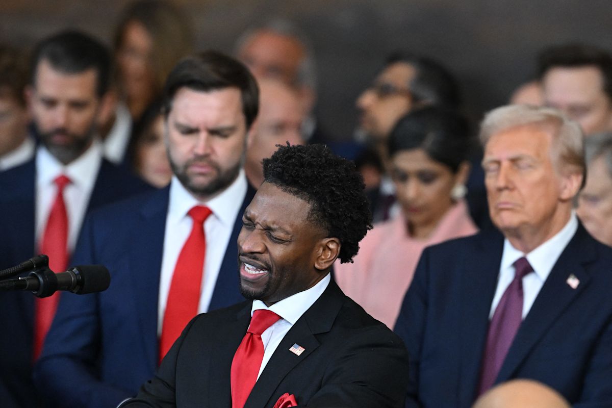 Trump Announces 32-Day Campaign Tour Ahead of November Midterms