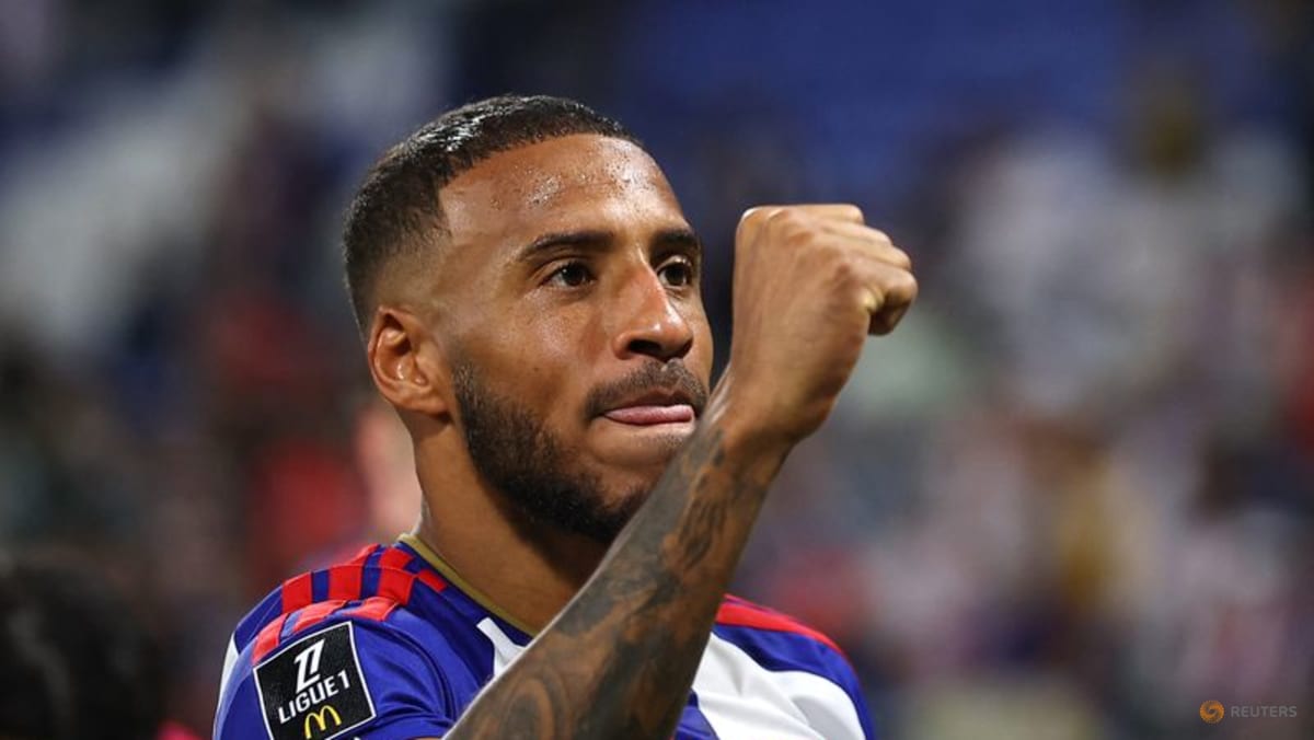 Lyon Dominates Rennes 4-0 Amid Controversial Banner Interruption