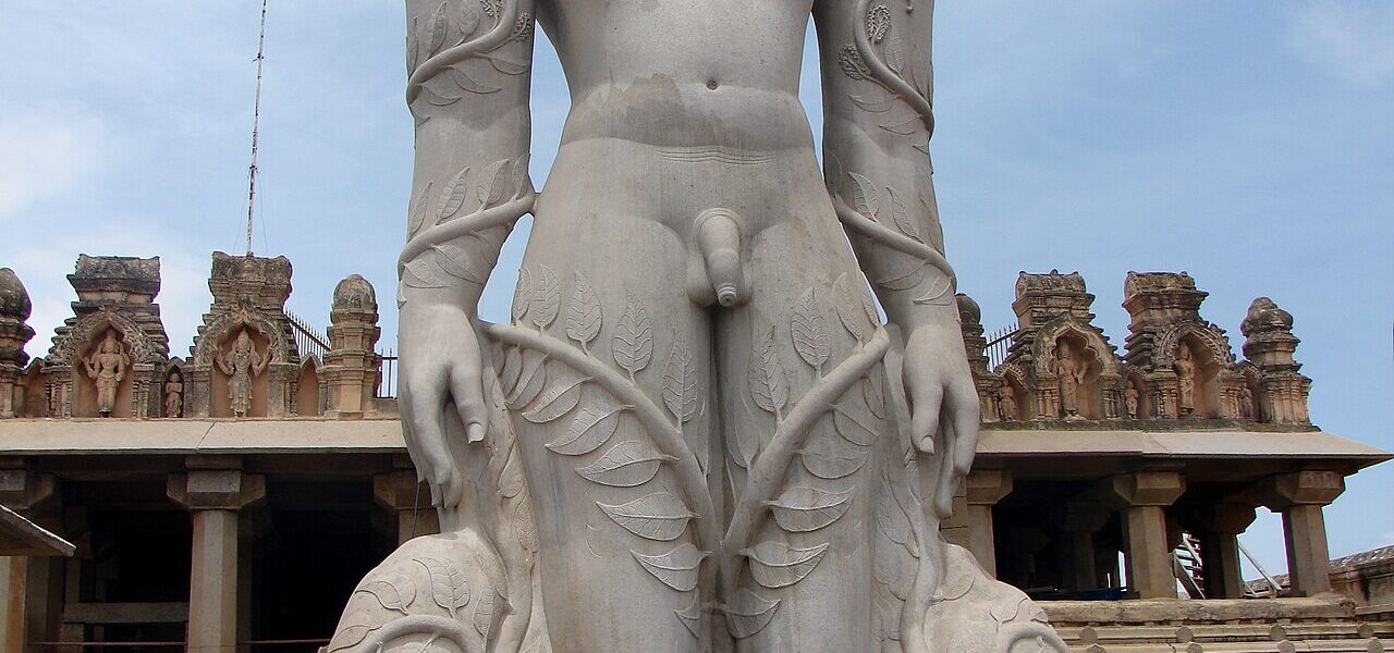POLICY WIRE FACT CHECK: Do images show statue of Jesus holding 2 Uzis? POLICY WIRE FACT CHECK: Do images show statue of Jesus holding 2 Uzis?