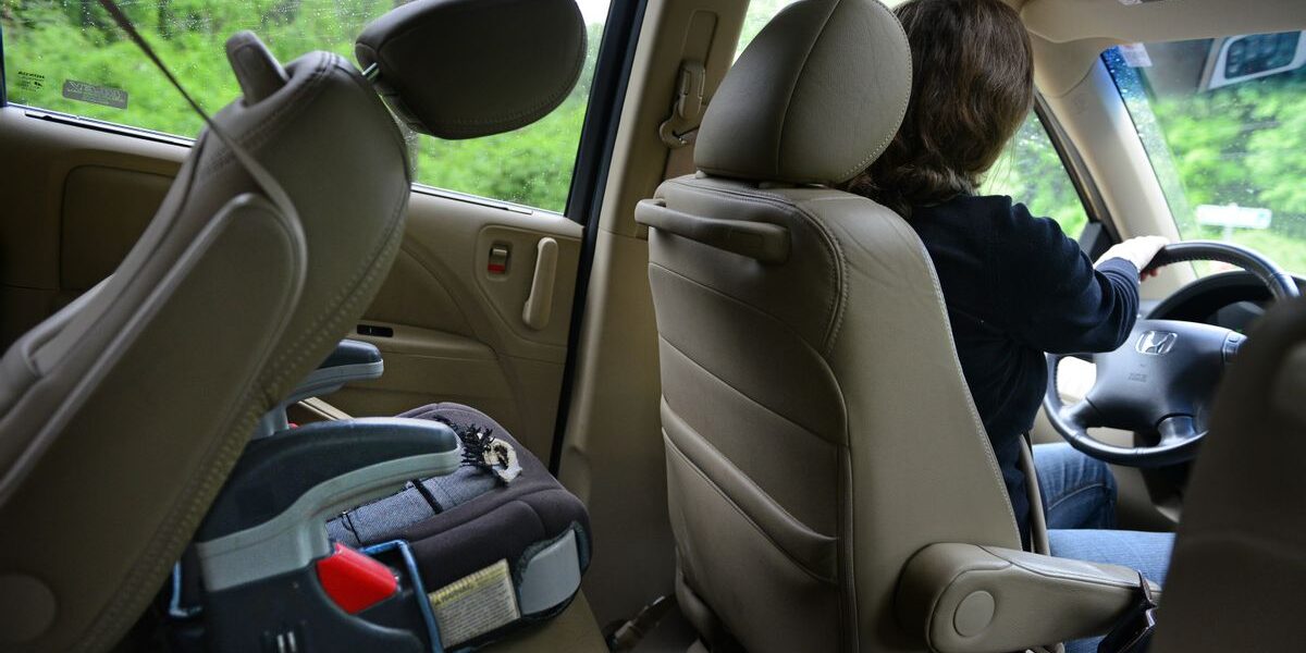 POLICY WIRE FACT CHECK: Do new laws require booster seats for drivers under 5 foot 2?