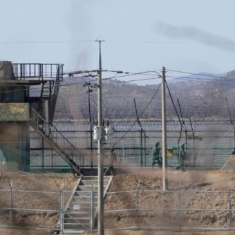 Three South Korean Soldiers Injured in Landmine Blast at Border